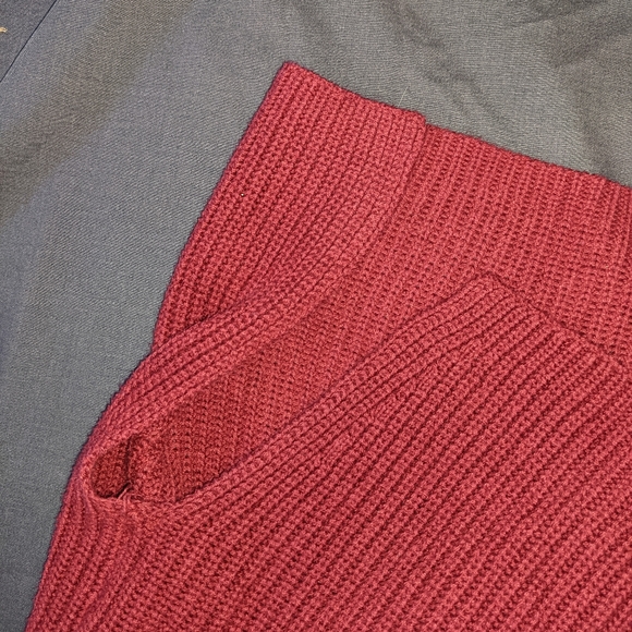 woman's Red sweater - Picture 3 of 4